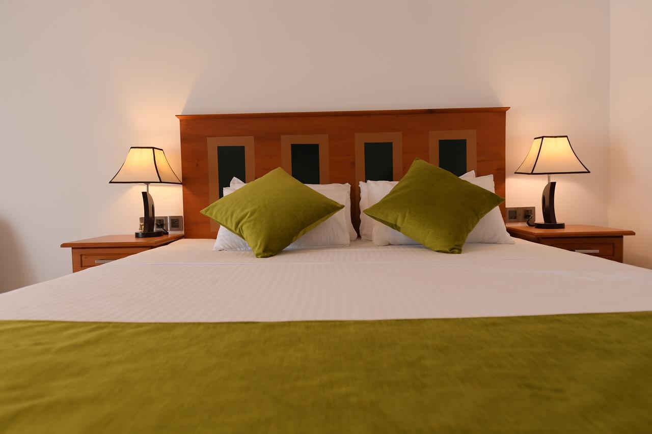 كورونيغالا Seasons Hotel المظهر الخارجي الصورة