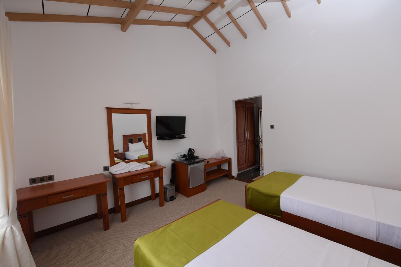 كورونيغالا Seasons Hotel المظهر الخارجي الصورة