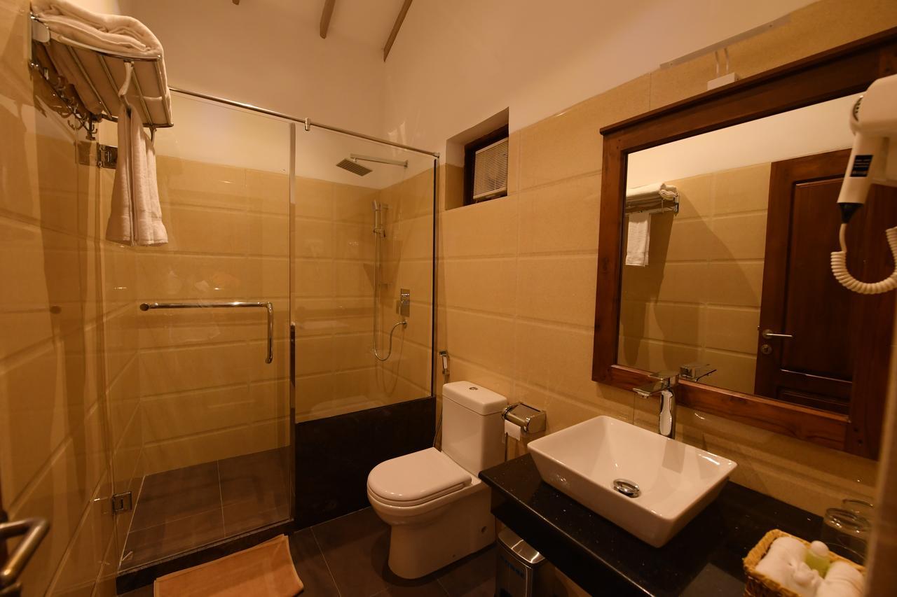 كورونيغالا Seasons Hotel المظهر الخارجي الصورة